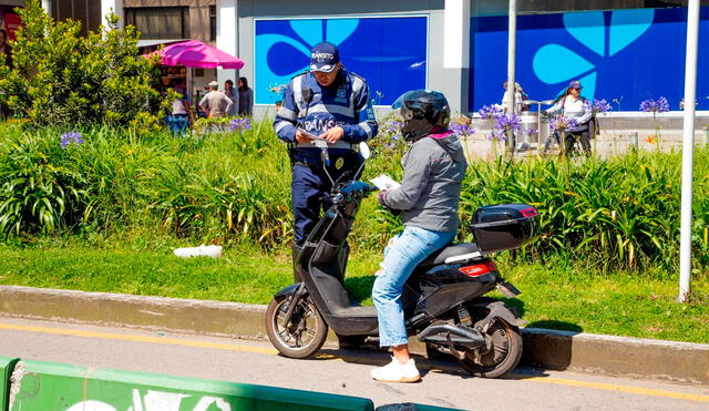¿Necesitas licencia para conducir motos eléctricas en Colombia?